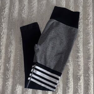 Black and Gray Butt Lifting Leggings🖤🤍🩶